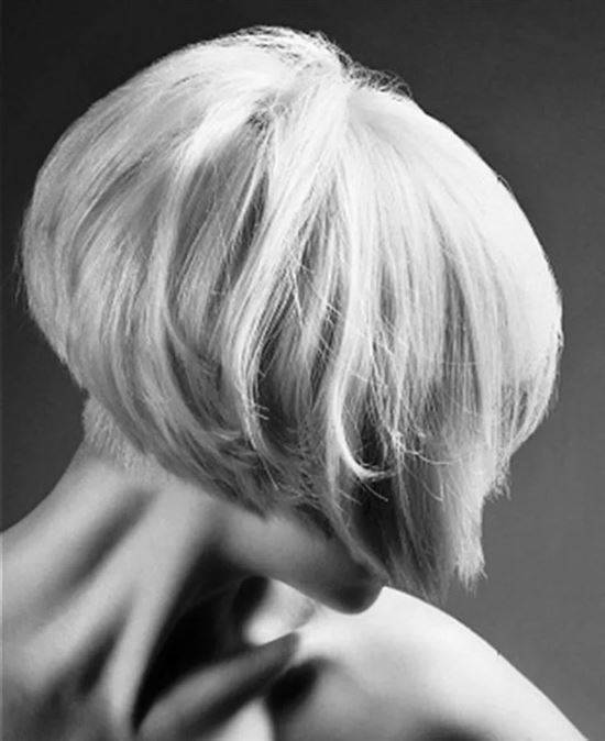 Блондинка с короткой стрижкой со спины (101 фото)